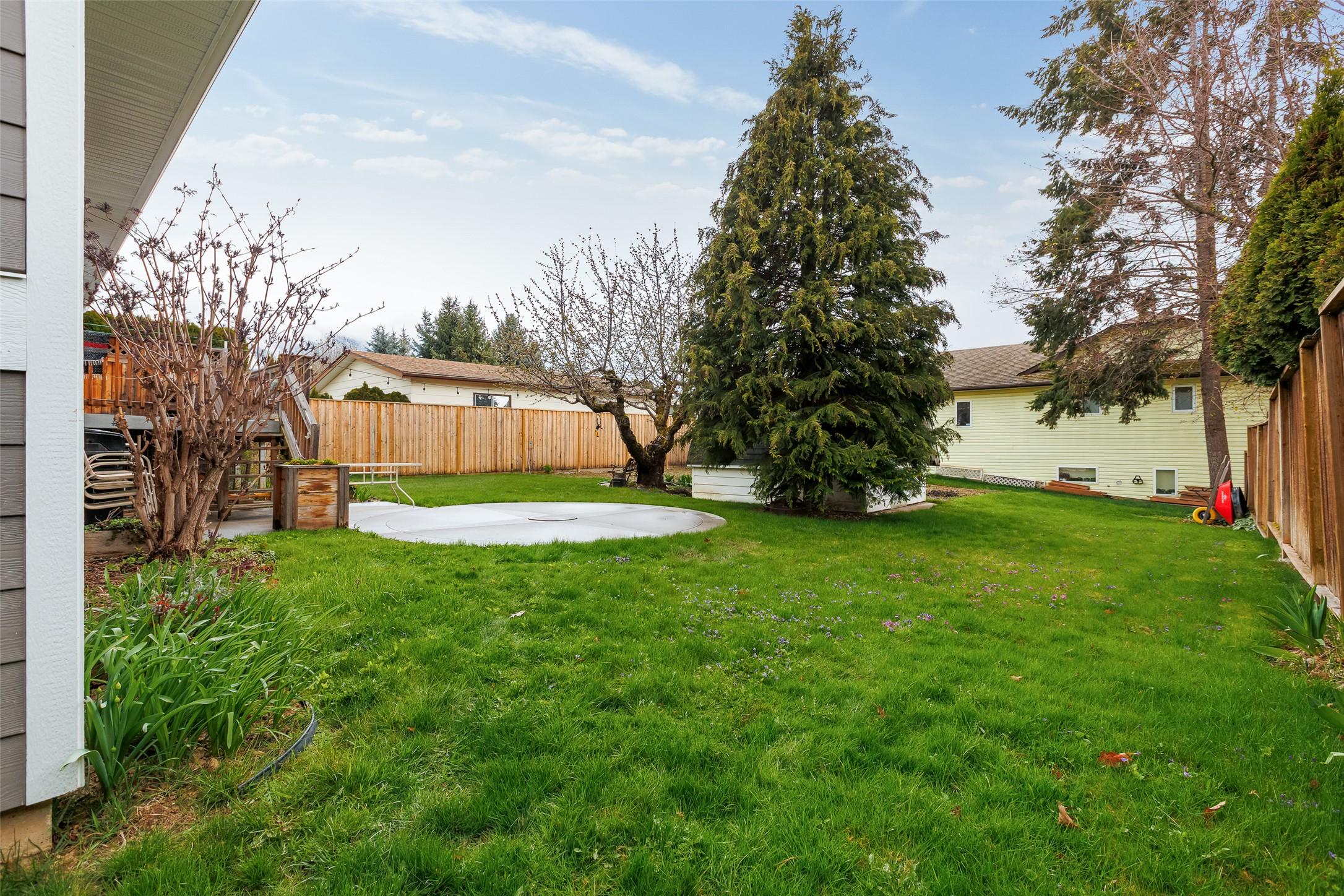 2107 Ash Street, Creston, BC - Outdoor