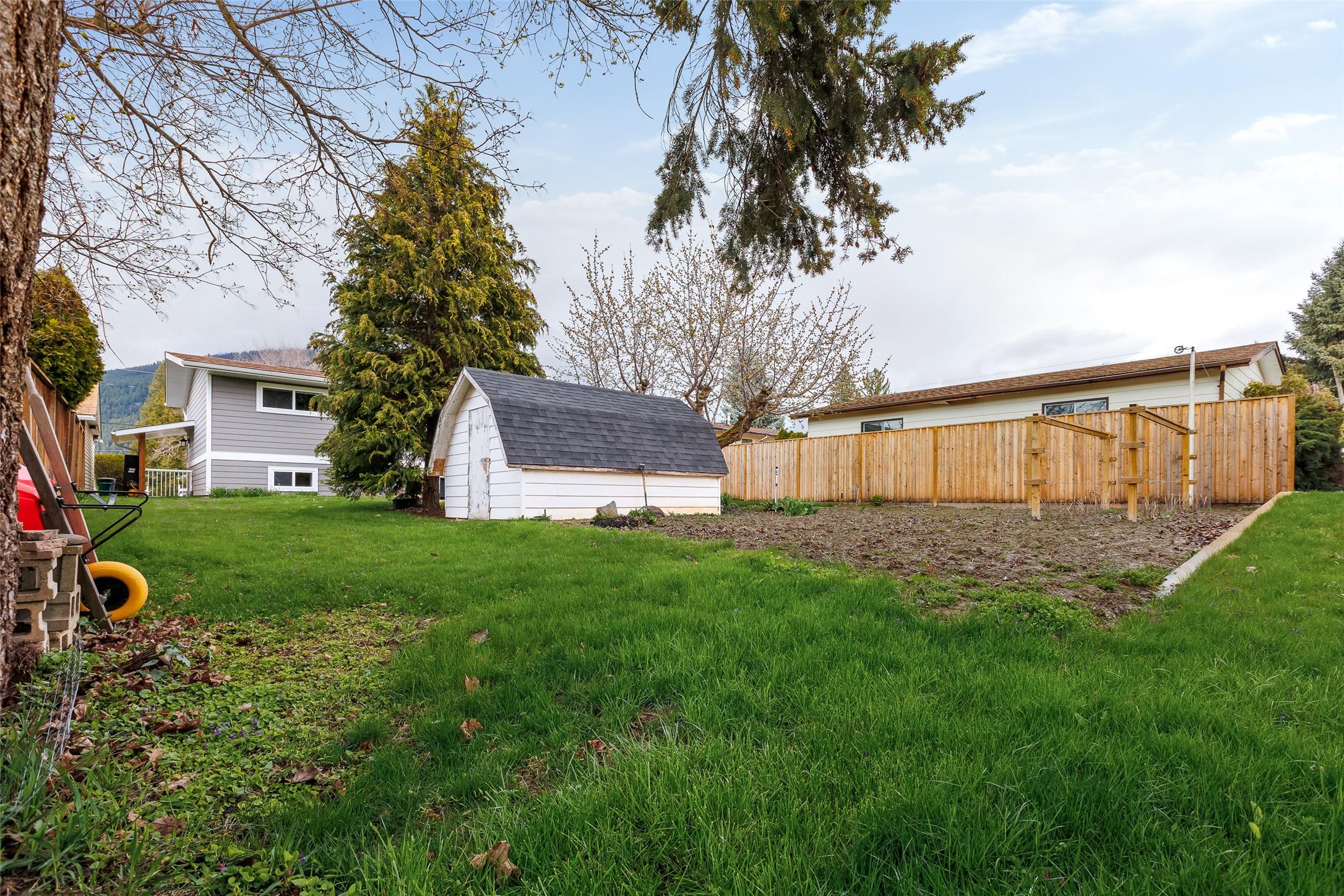 2107 Ash Street, Creston, BC - Outdoor