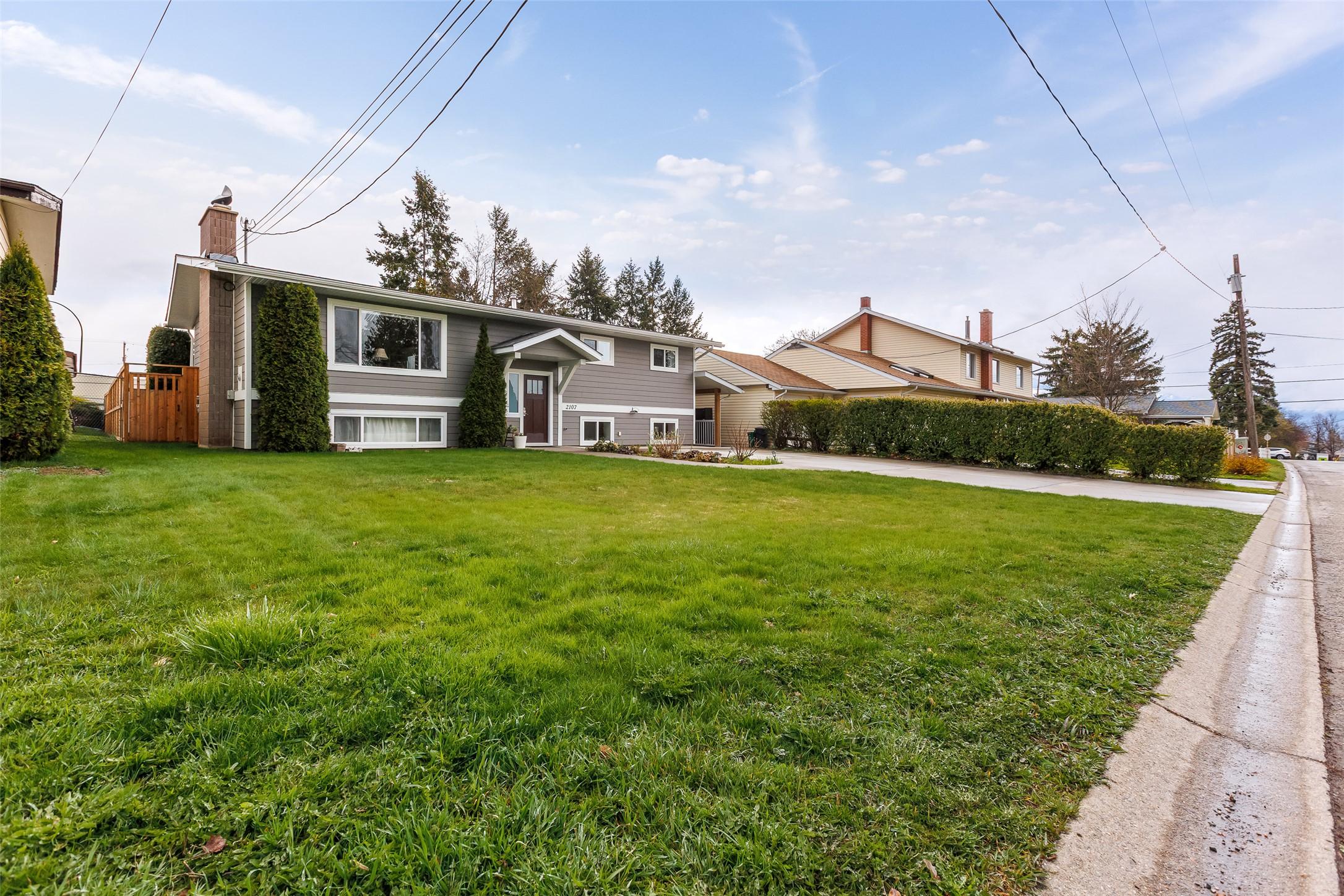 2107 Ash Street, Creston, BC - Outdoor