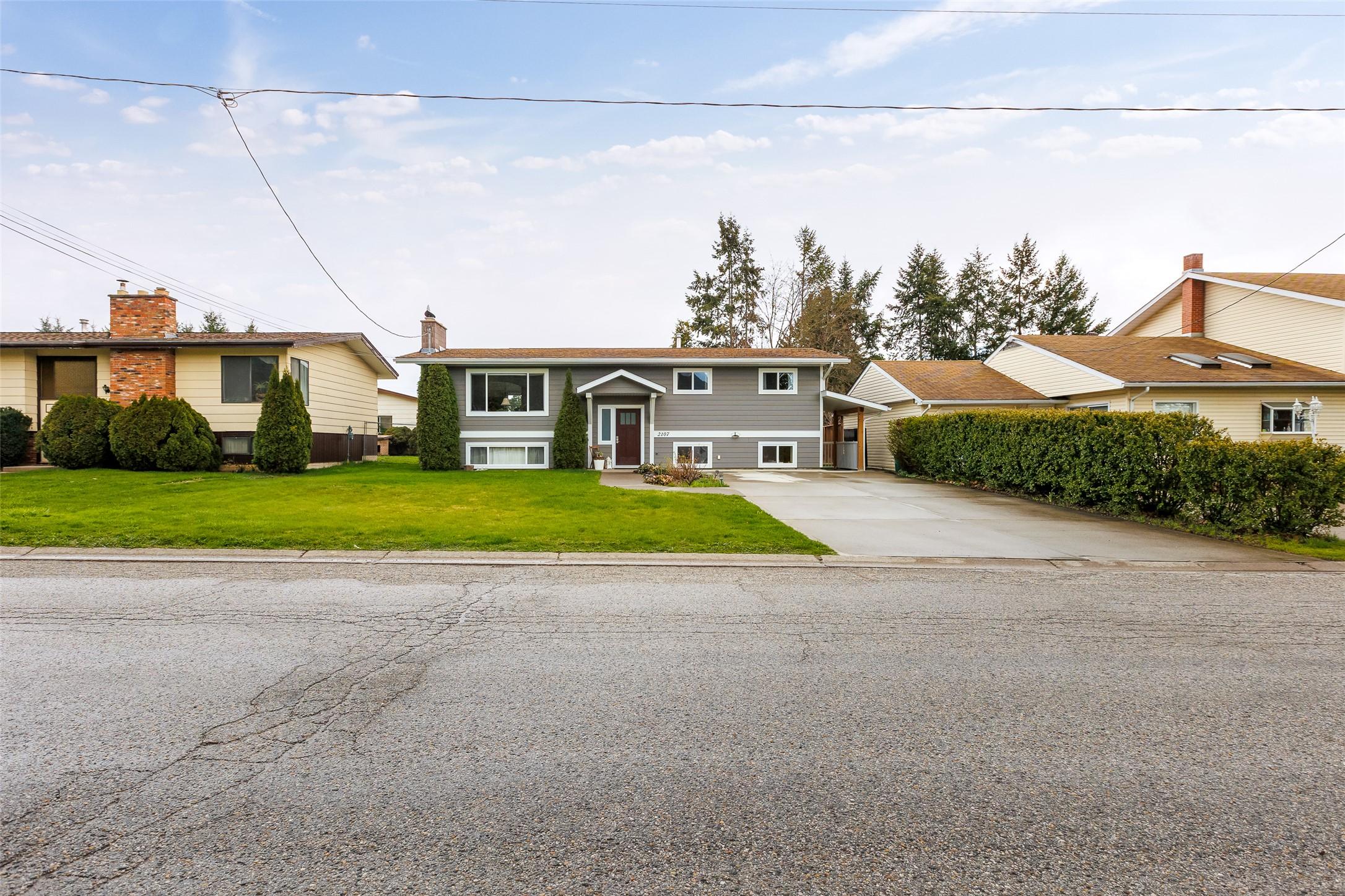 2107 Ash Street, Creston, BC - Outdoor With Facade