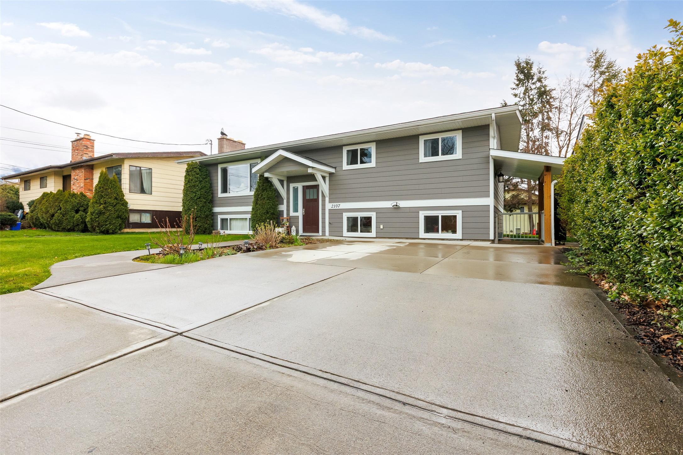2107 Ash Street, Creston, BC - Outdoor With Facade