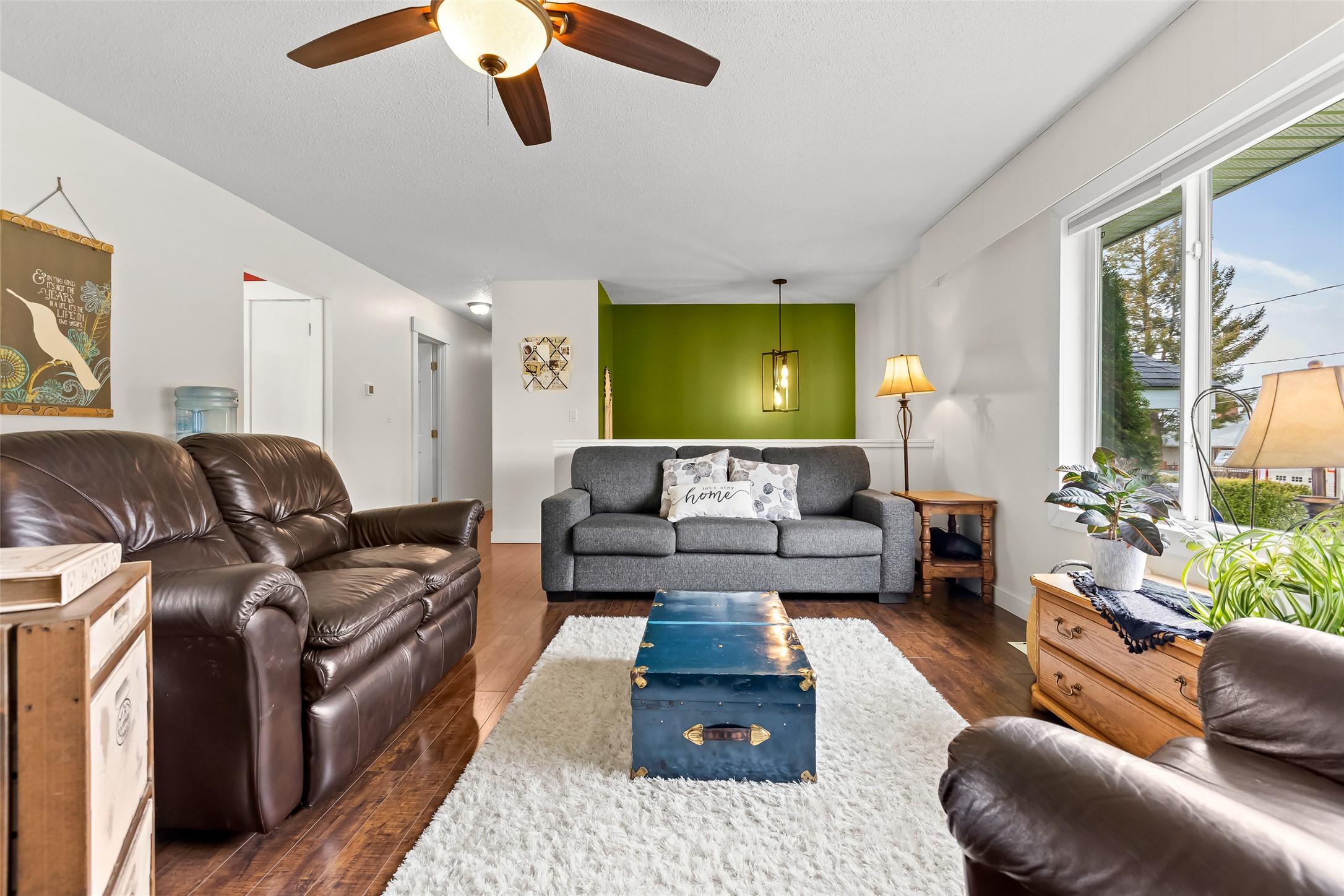 2107 Ash Street, Creston, BC - Indoor Photo Showing Living Room