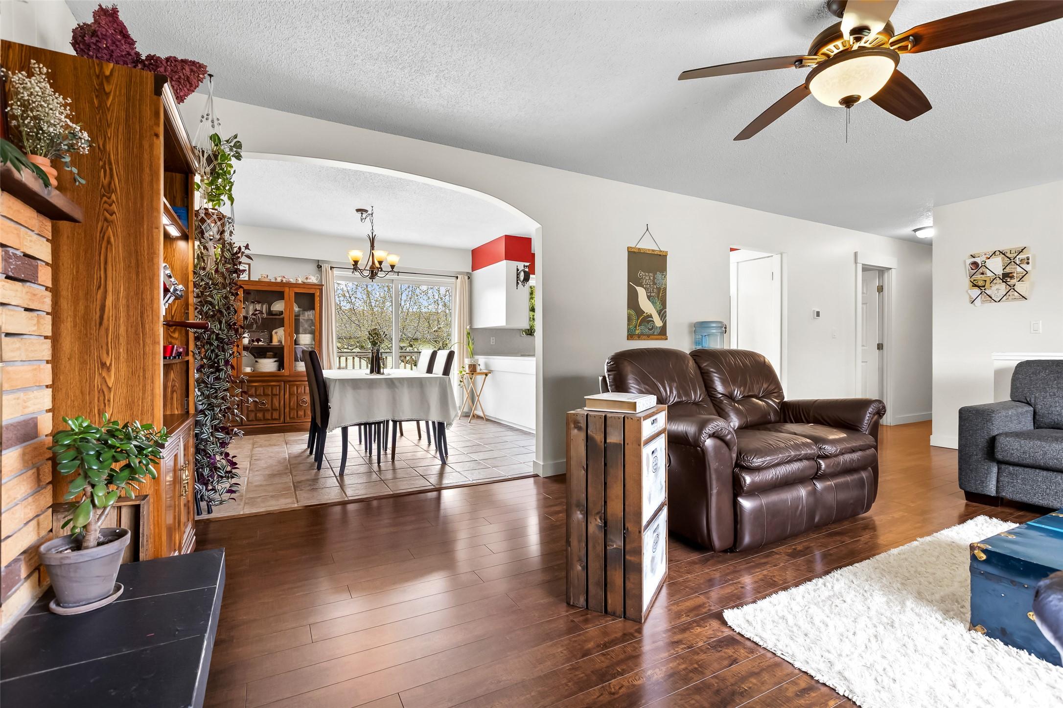 2107 Ash Street, Creston, BC - Indoor Photo Showing Living Room