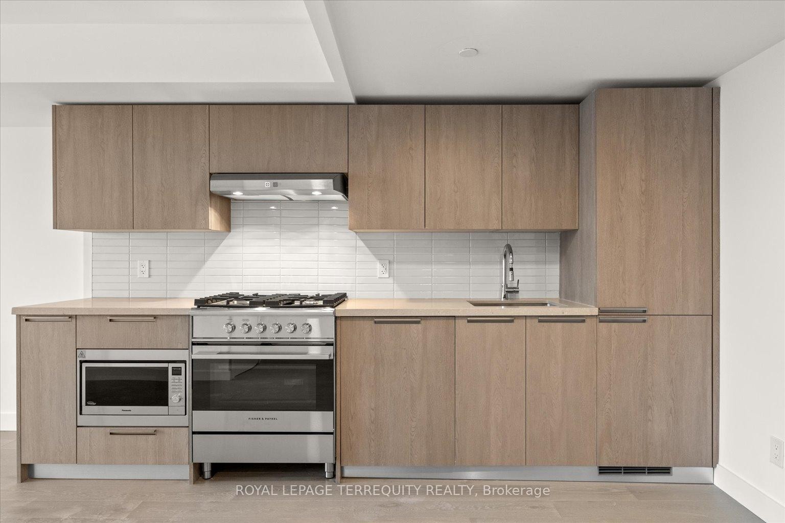 213-160 Kingsway Crescent, Toronto, ON - Indoor Photo Showing Kitchen