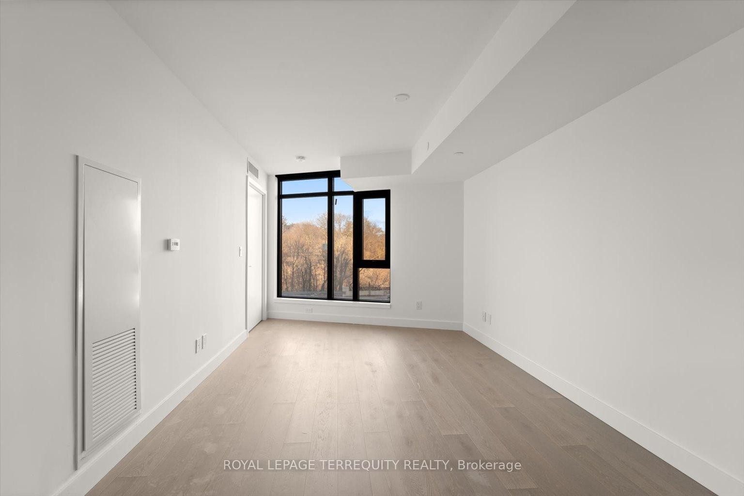 213-160 Kingsway Crescent, Toronto, ON - Indoor Photo Showing Other Room