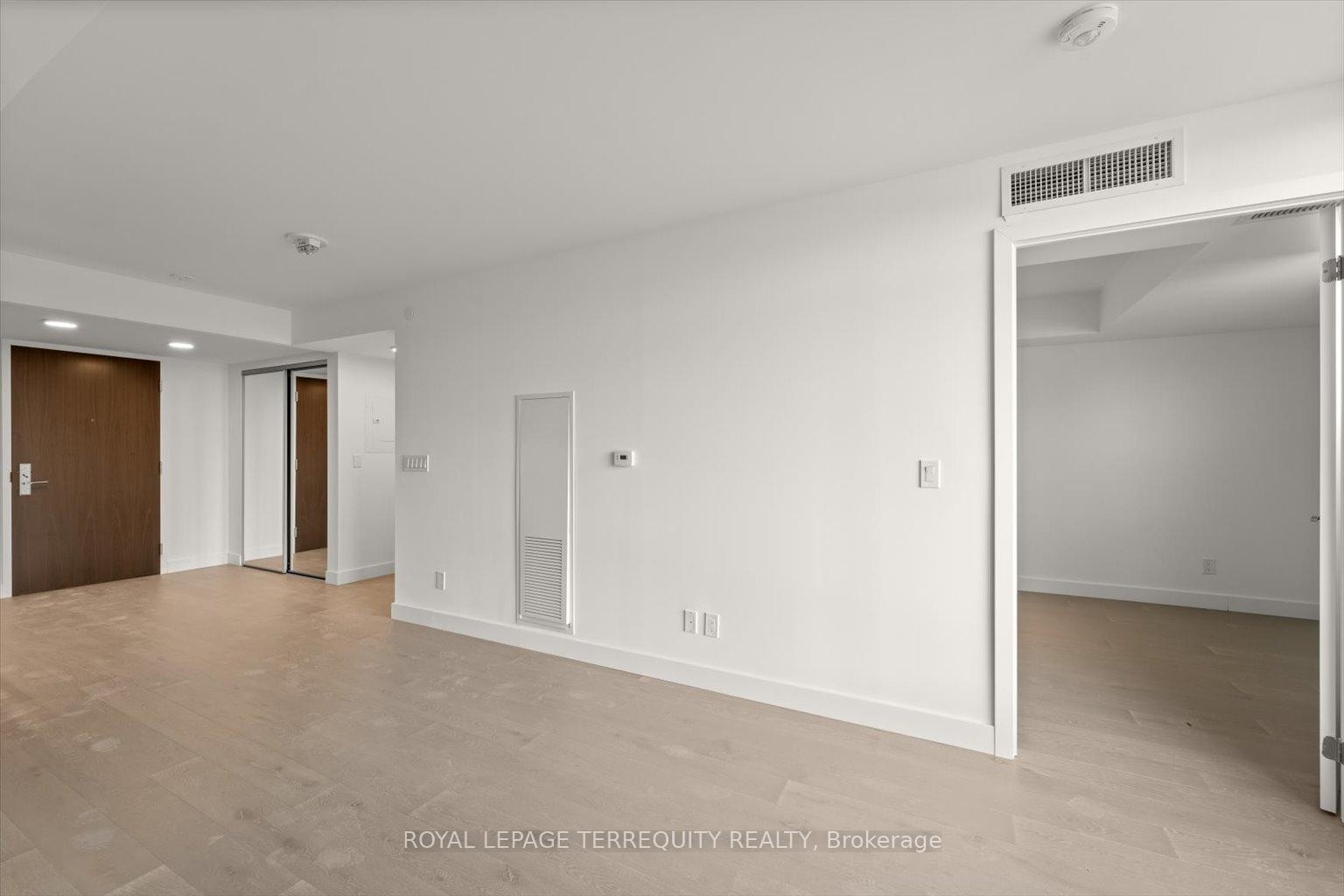 213-160 Kingsway Crescent, Toronto, ON - Indoor Photo Showing Other Room
