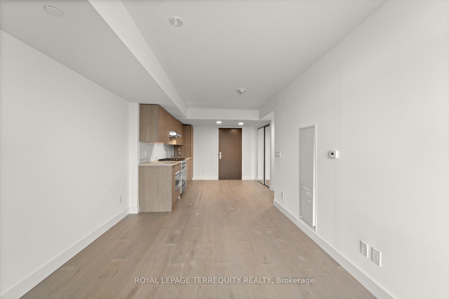 213-160 Kingsway Crescent, Toronto, ON - Indoor Photo Showing Other Room
