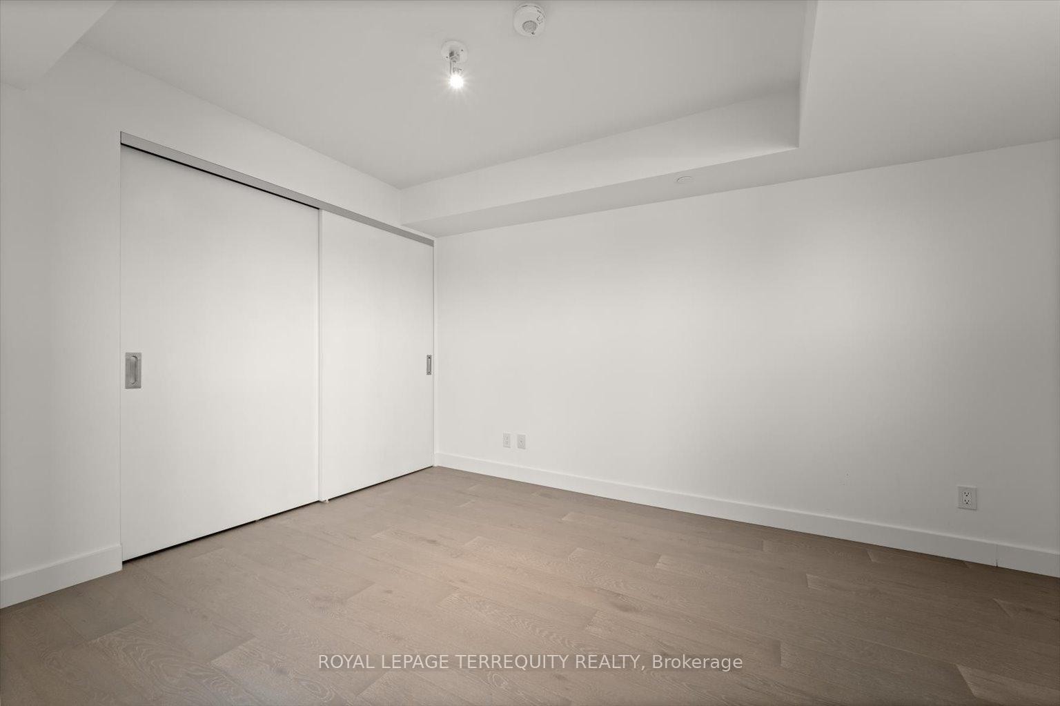 213-160 Kingsway Crescent, Toronto, ON - Indoor Photo Showing Other Room