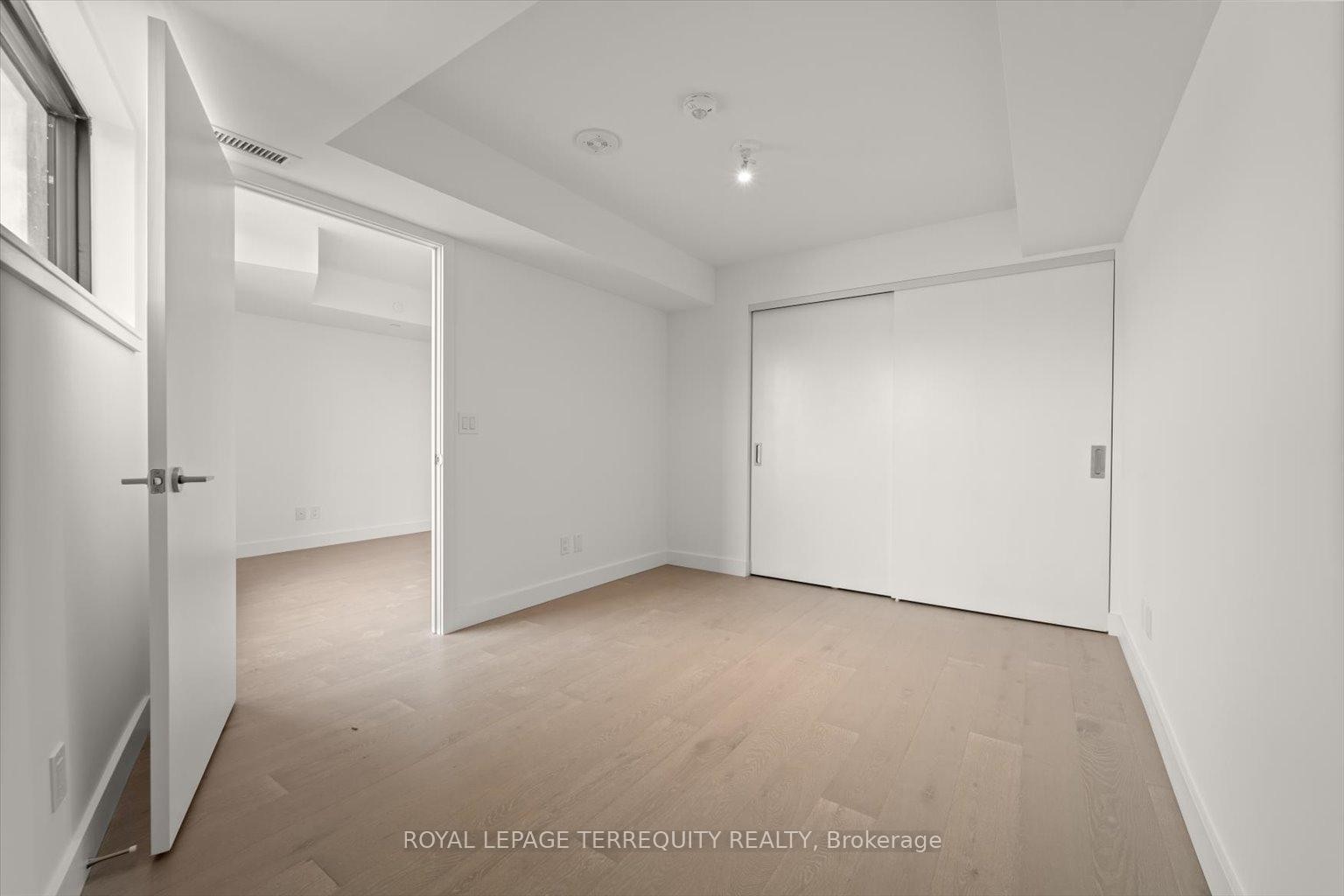 213-160 Kingsway Crescent, Toronto, ON - Indoor Photo Showing Other Room