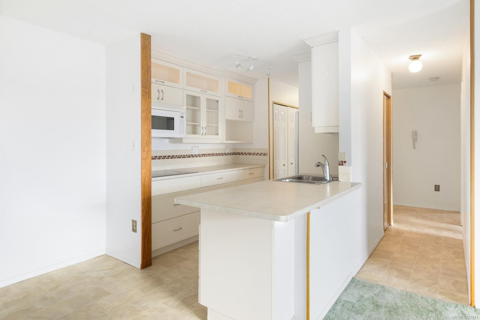 301-9942 Daniel St, Chemainus, BC - Indoor Photo Showing Kitchen