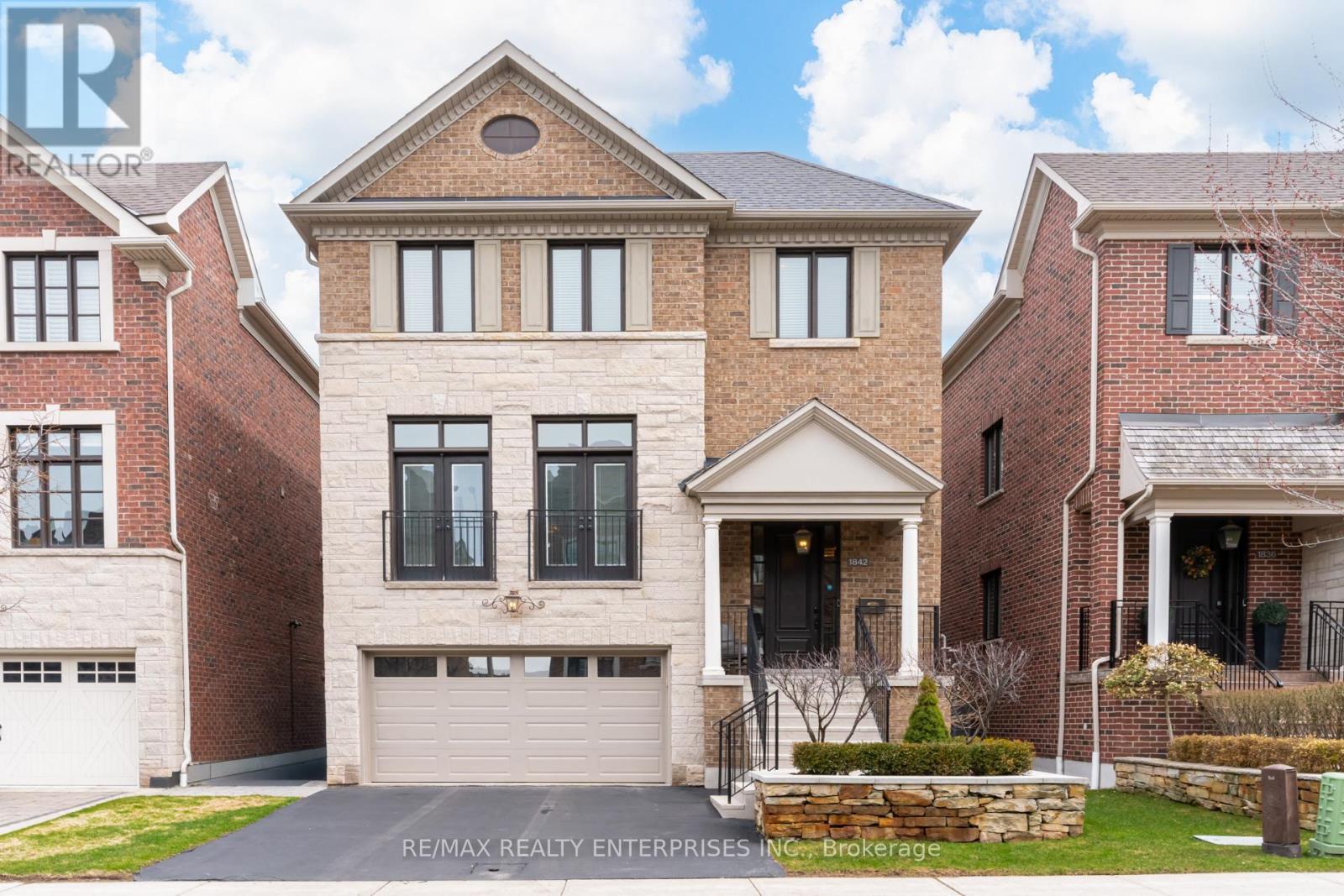 1842 Pagehurst Avenue, Mississauga, ON - Outdoor With Facade