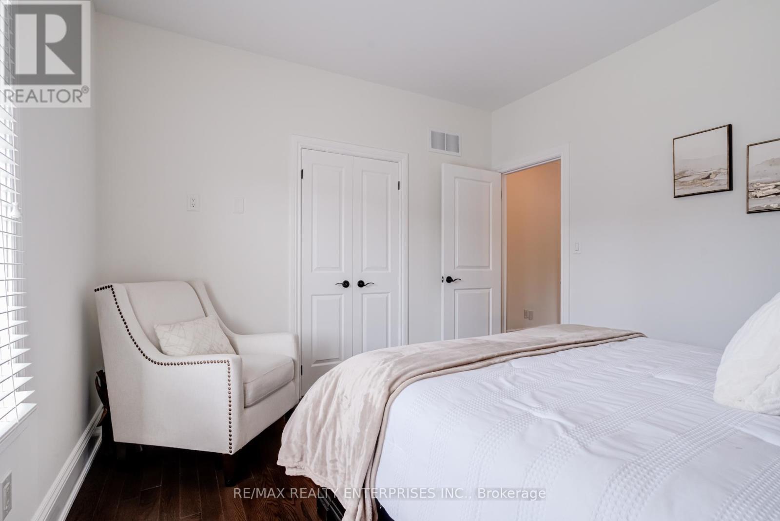 1842 Pagehurst Avenue, Mississauga, ON - Indoor Photo Showing Bedroom