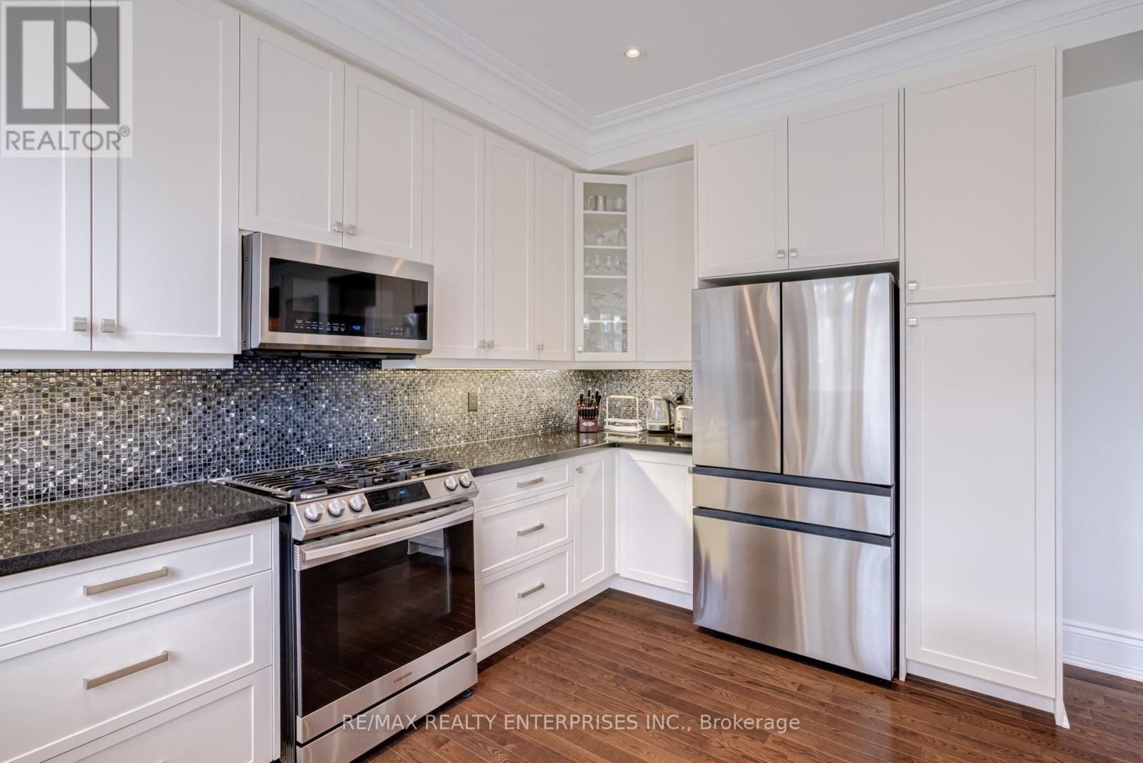 1842 Pagehurst Avenue, Mississauga, ON - Indoor Photo Showing Kitchen With Upgraded Kitchen