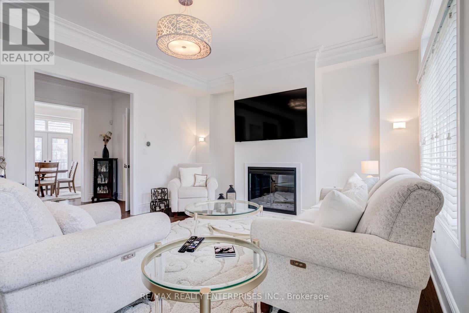 1842 Pagehurst Avenue, Mississauga, ON - Indoor Photo Showing Living Room With Fireplace