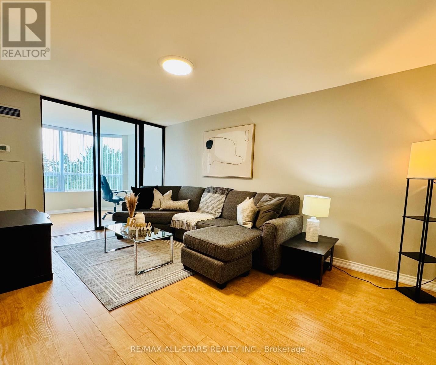 402 - 7601 Bathurst Street, Vaughan, ON