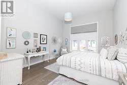 Primary Bedroom w/walk-in closet & 5pc ensuite -