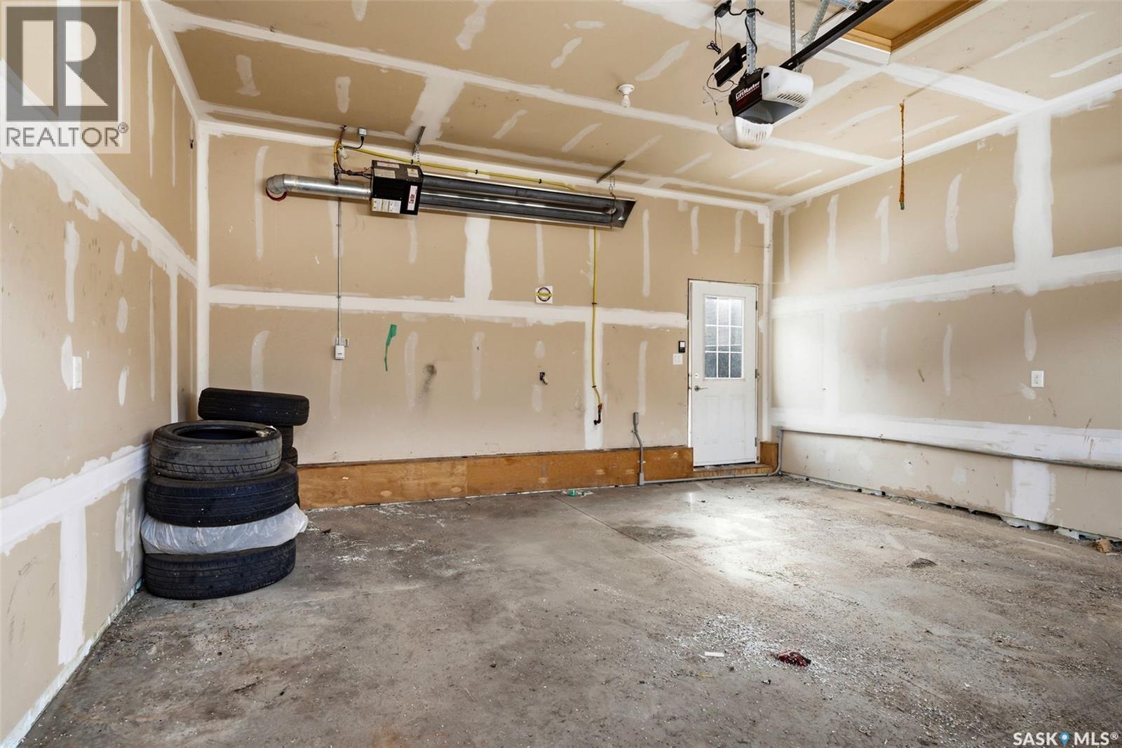 5414 Mitchinson Way, Regina, SK - Indoor Photo Showing Garage