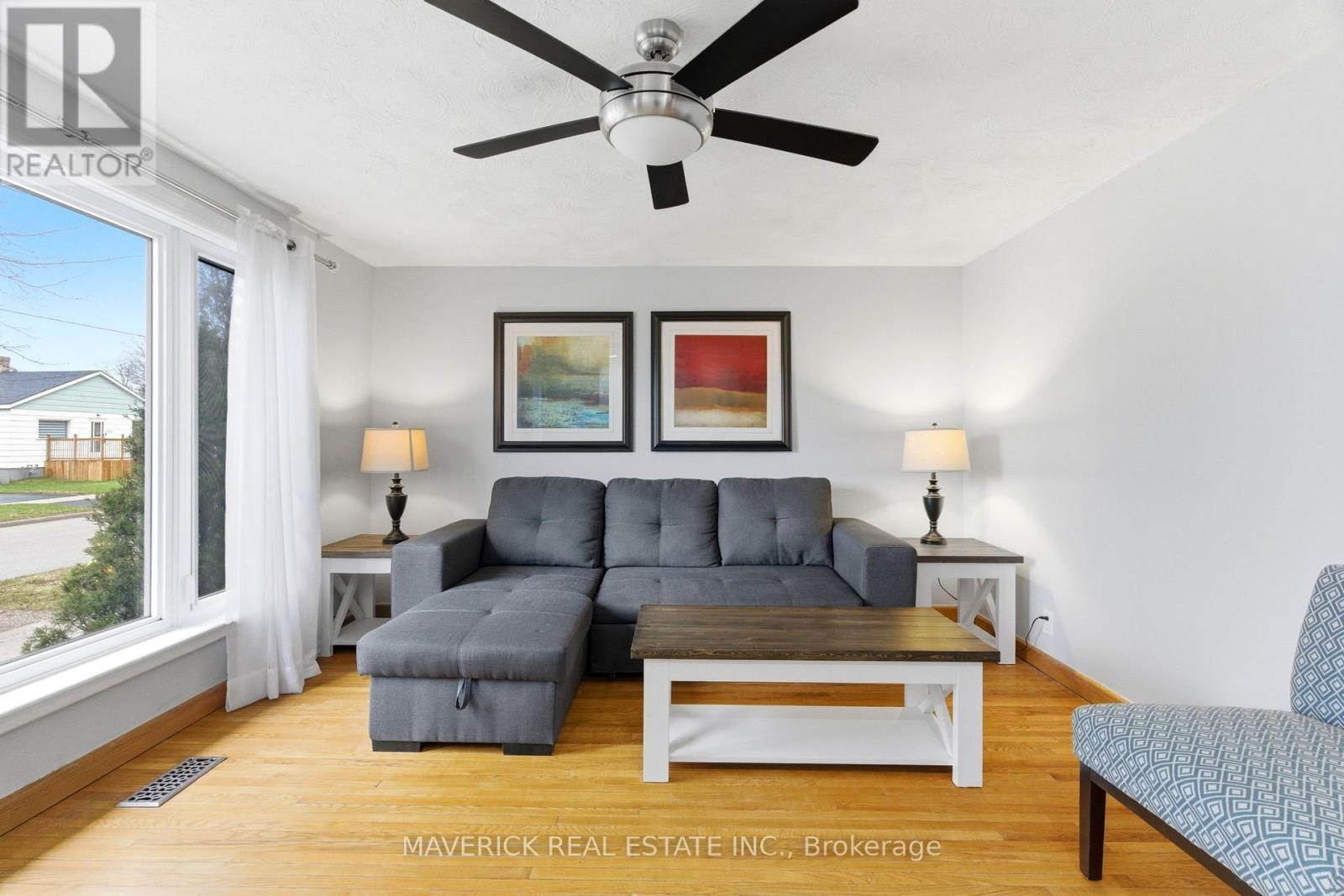 181 Picton Street W, Goderich (Goderich (Town)), ON - Indoor Photo Showing Living Room