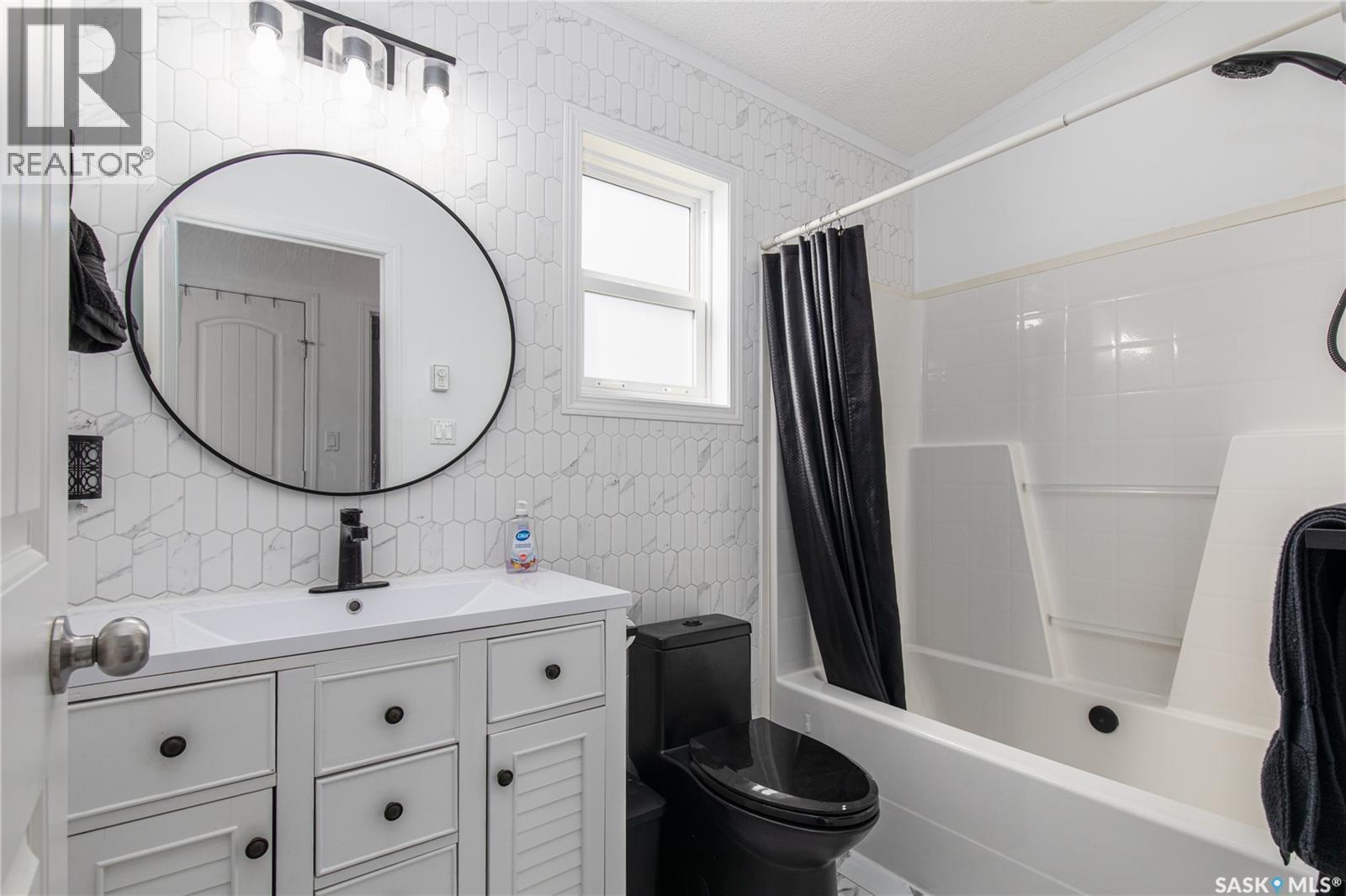 130 Marine Drive, South Lake, SK - Indoor Photo Showing Bathroom