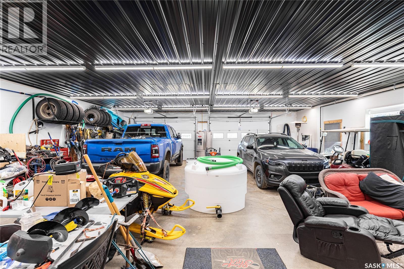 130 Marine Drive, South Lake, SK - Indoor Photo Showing Garage