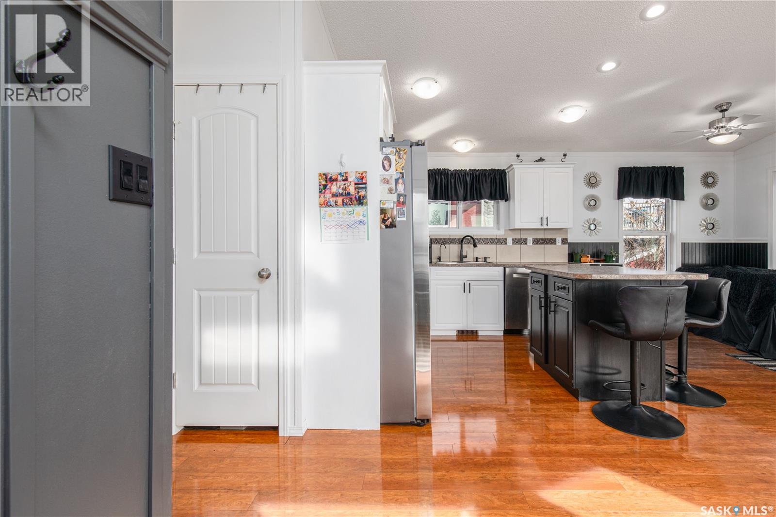 130 Marine Drive, South Lake, SK - Indoor Photo Showing Kitchen