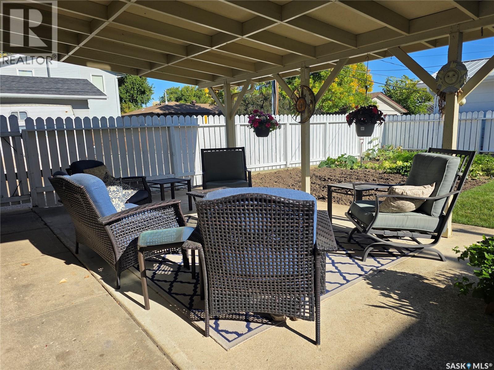 464 Macdonald Drive, Swift Current, SK - Outdoor With Deck Patio Veranda