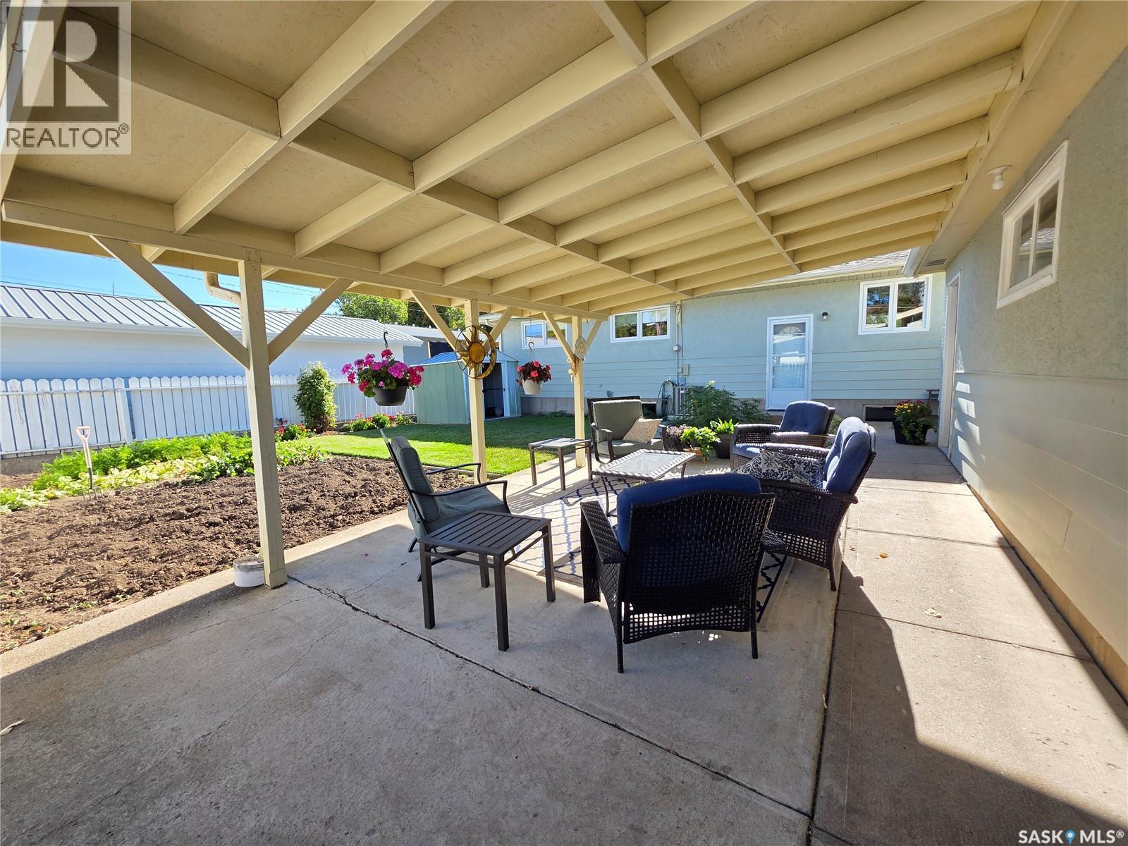 464 Macdonald Drive, Swift Current, SK - Outdoor With Exterior