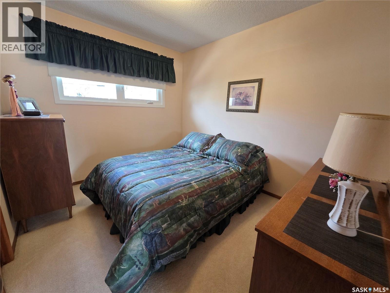 464 Macdonald Drive, Swift Current, SK - Indoor Photo Showing Bedroom