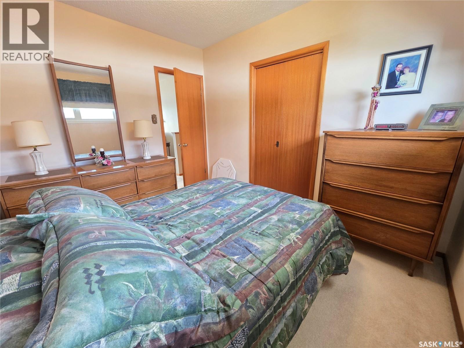 464 Macdonald Drive, Swift Current, SK - Indoor Photo Showing Bedroom