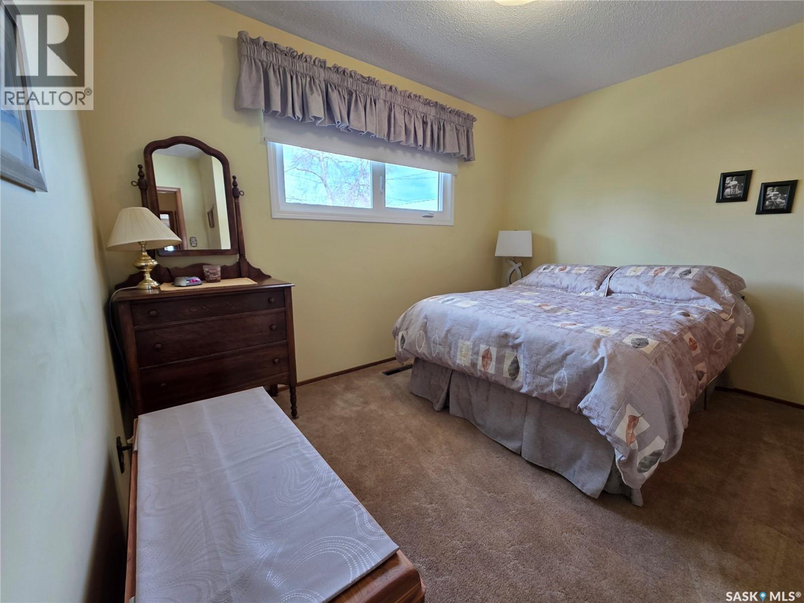 464 Macdonald Drive, Swift Current, SK - Indoor Photo Showing Bedroom