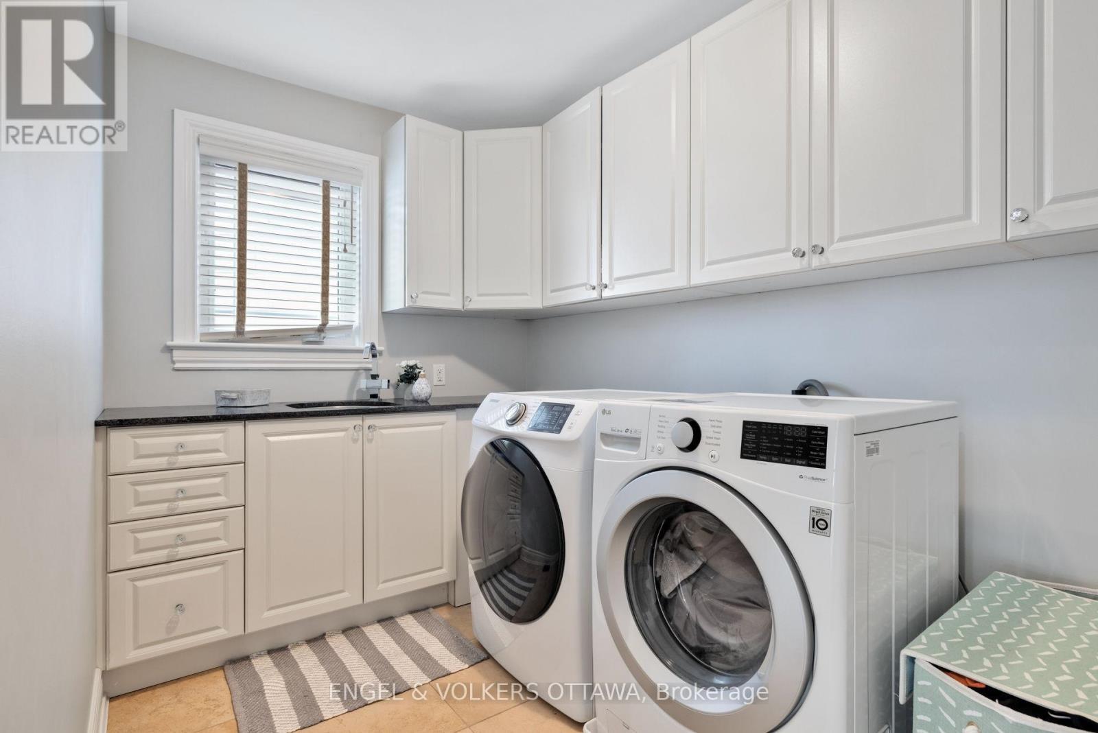 453 Rahul Crescent, Ottawa, ON - Indoor Photo Showing Laundry Room