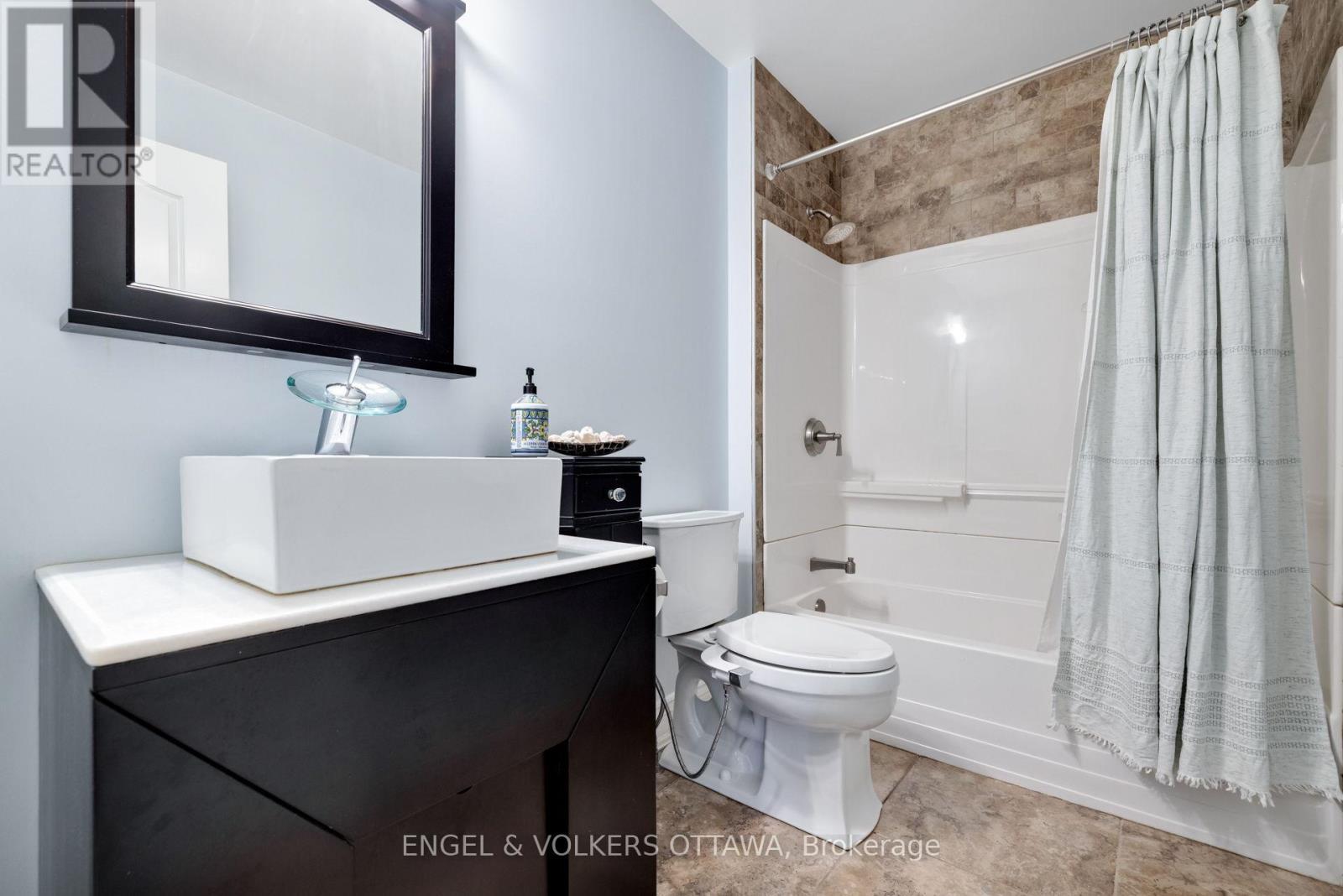 453 Rahul Crescent, Ottawa, ON - Indoor Photo Showing Bathroom