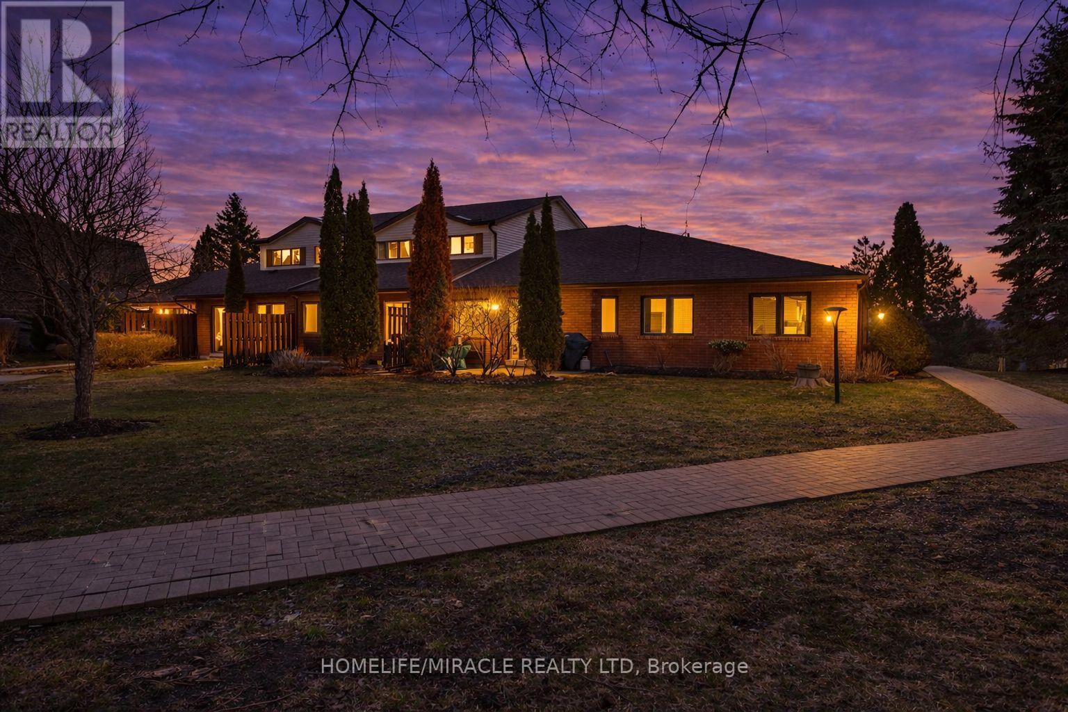 32 - 36 Champlain Crescent, Peterborough, ON - Outdoor