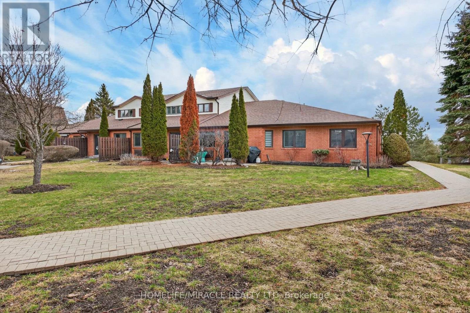 32 - 36 Champlain Crescent, Peterborough, ON - Outdoor