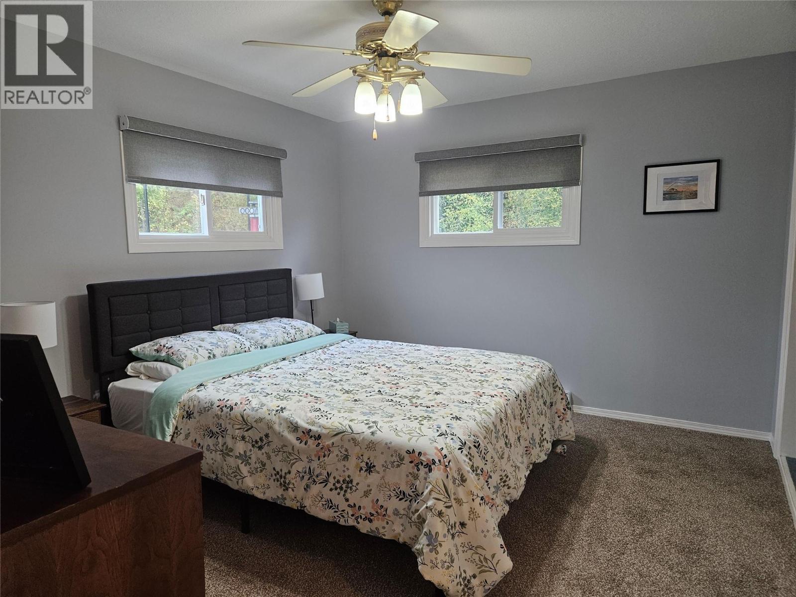 301 5Th Street Nw, Nakusp, BC - Indoor Photo Showing Bedroom