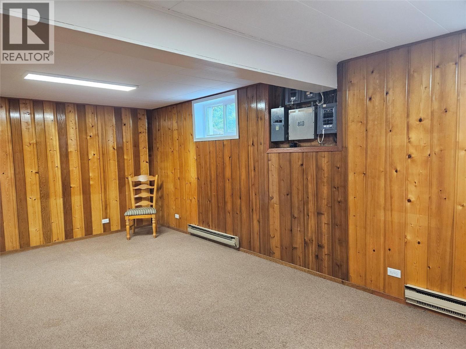 301 5Th Street Nw, Nakusp, BC - Indoor
