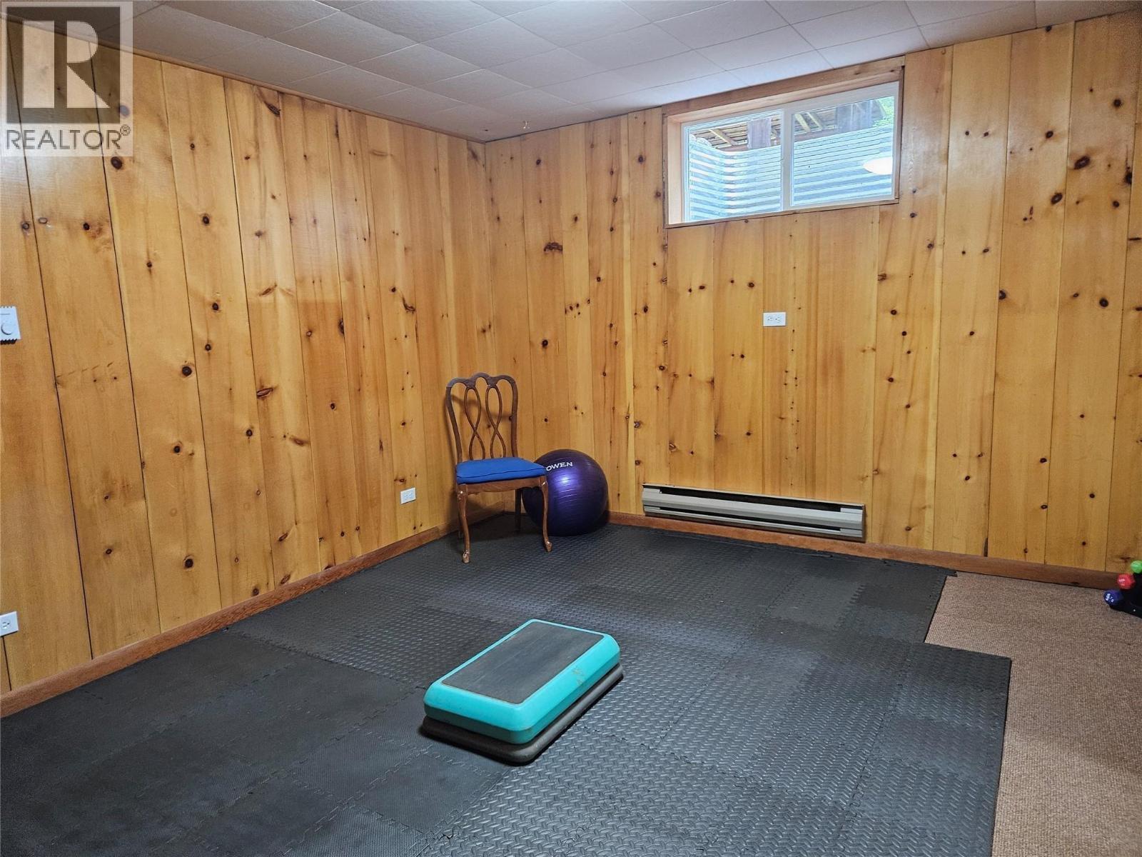 301 5Th Street Nw, Nakusp, BC - Indoor