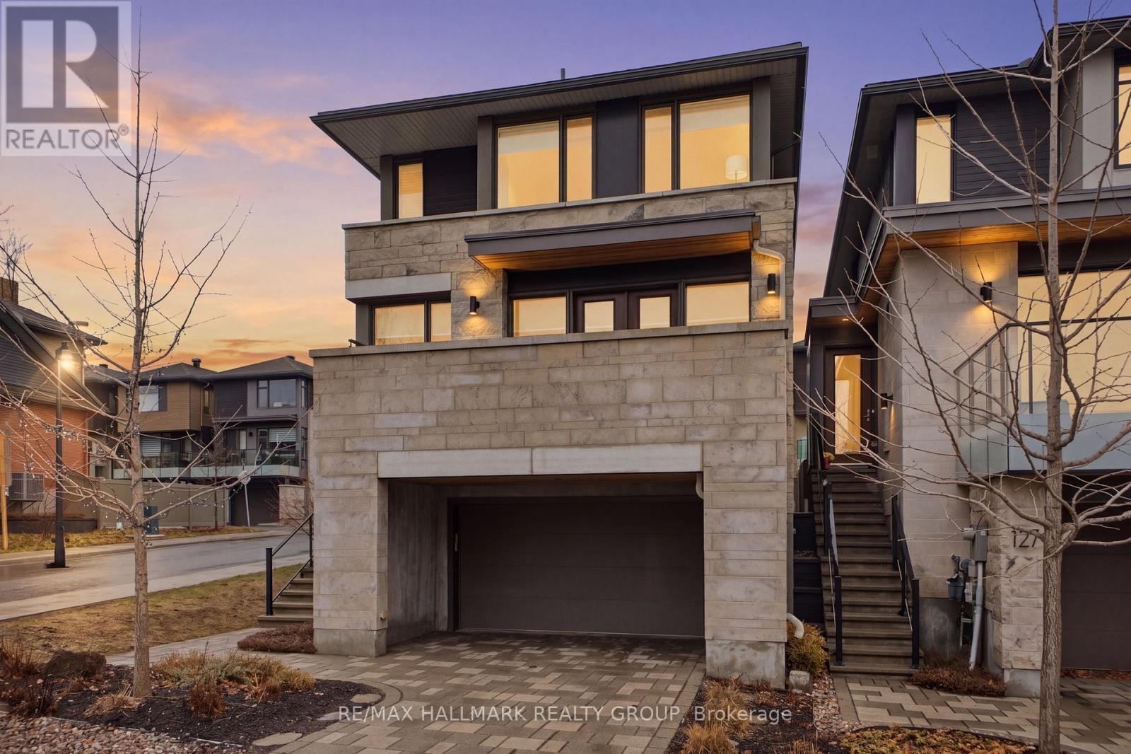 30 Telmon Street, Ottawa, ON - With Fireplace
