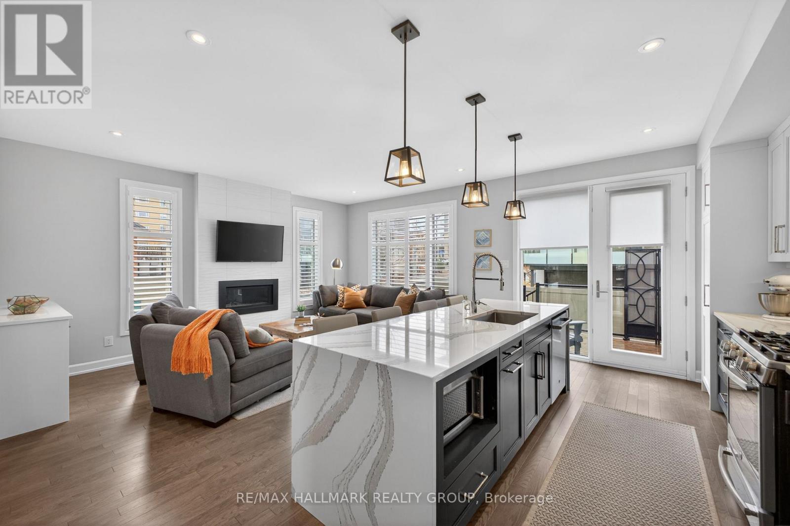 30 Telmon Street, Ottawa, ON - Indoor Photo Showing Kitchen With Upgraded Kitchen