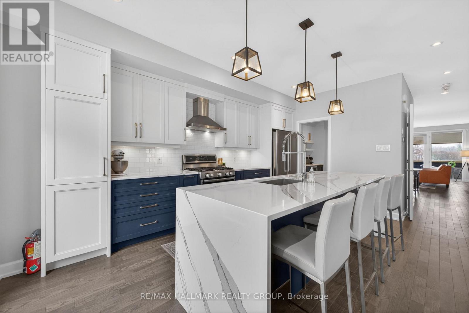 30 Telmon Street, Ottawa, ON - Indoor Photo Showing Kitchen With Upgraded Kitchen
