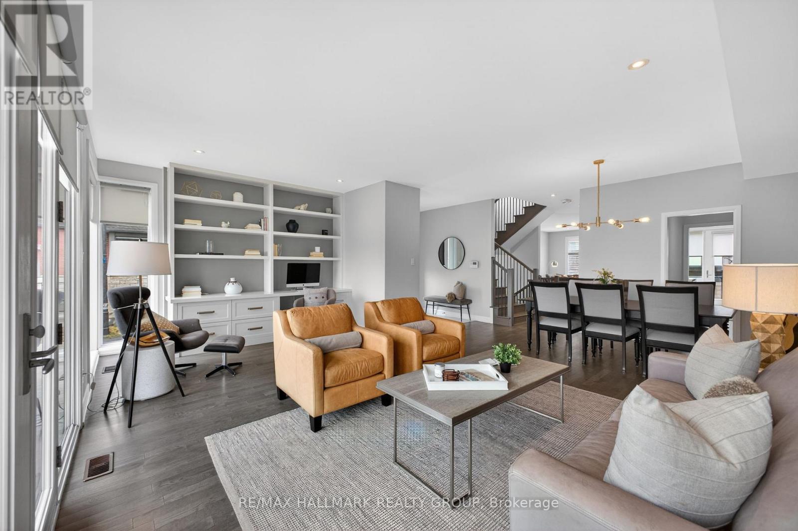 30 Telmon Street, Ottawa, ON - Indoor Photo Showing Living Room
