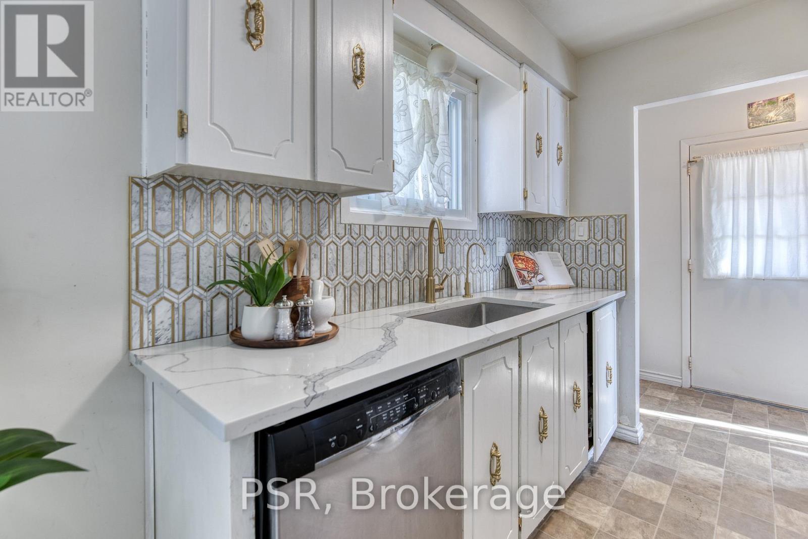 231 Heritage Drive, Kitchener, ON - Indoor Photo Showing Kitchen
