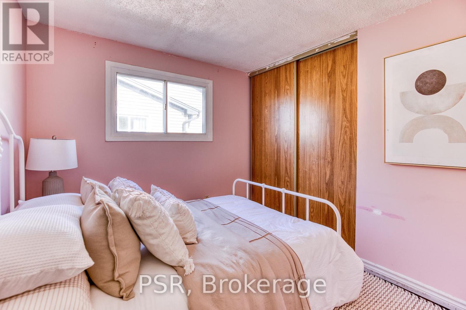 231 Heritage Drive, Kitchener, ON - Indoor Photo Showing Bedroom