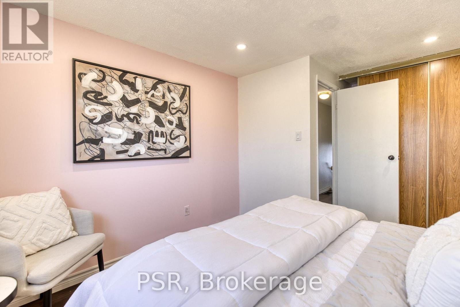 231 Heritage Drive, Kitchener, ON - Indoor Photo Showing Bedroom