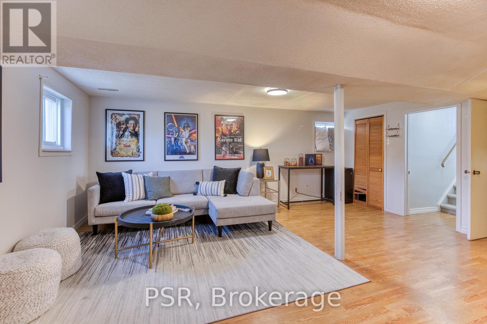 231 Heritage Drive, Kitchener, ON - Indoor Photo Showing Living Room