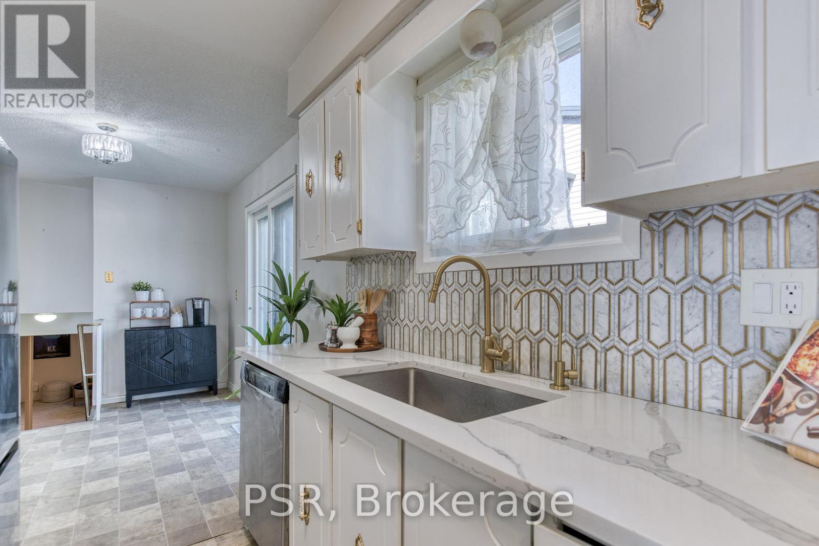 231 Heritage Drive, Kitchener, ON - Indoor Photo Showing Kitchen
