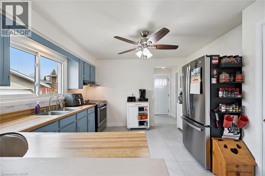 18 Close Avenue, Cambridge, ON - Indoor Photo Showing Kitchen With Double Sink