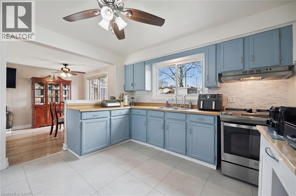 18 Close Avenue, Cambridge, ON - Indoor Photo Showing Kitchen With Double Sink