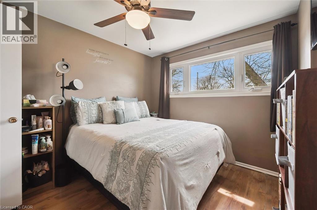 18 Close Avenue, Cambridge, ON - Indoor Photo Showing Bedroom