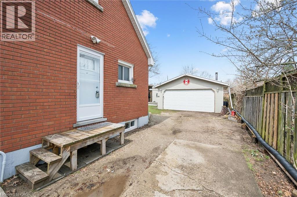 18 Close Avenue, Cambridge, ON - Outdoor With Exterior
